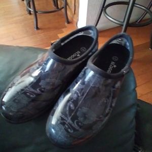 NWOT Sloggers Gardening Shoes